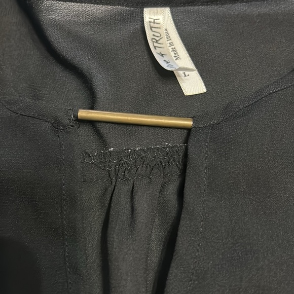 Black blouse - Picture 3 of 7